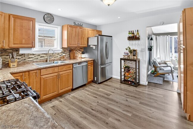 Building Photo - 10903 Parkhurst Dr