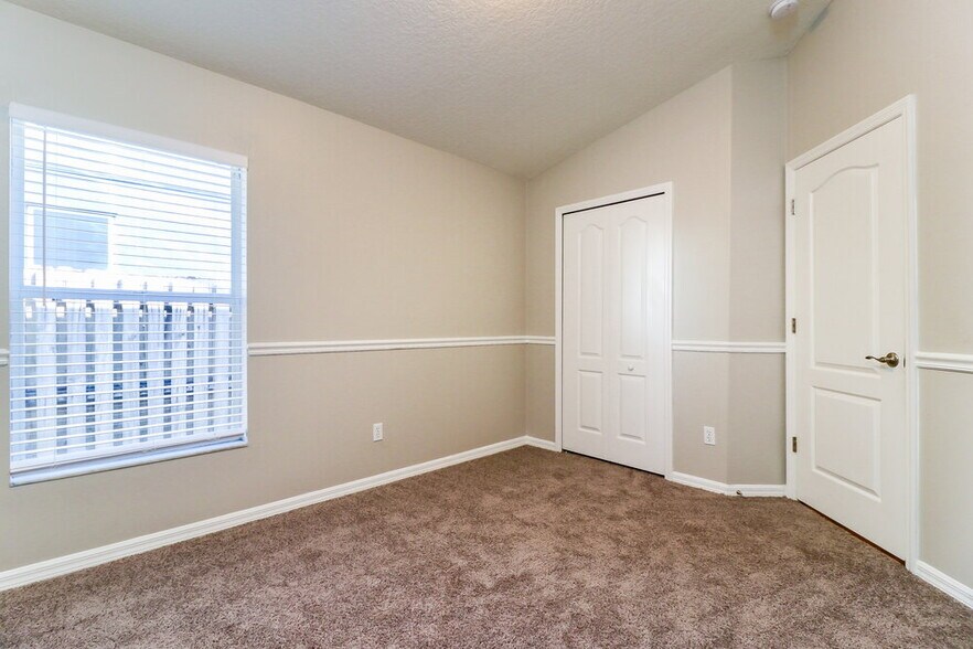 Building Photo - 18032 Birdwater Dr