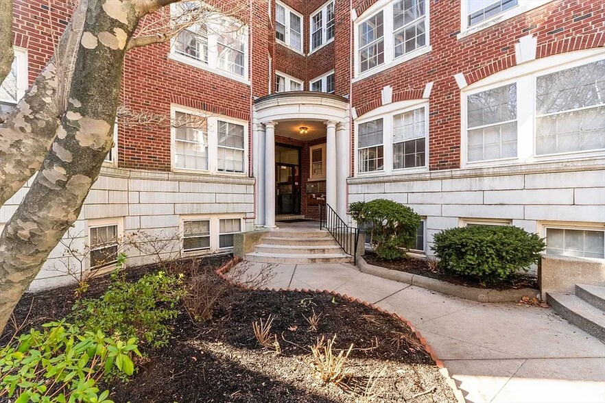 Building Photo - 41 Bowdoin St