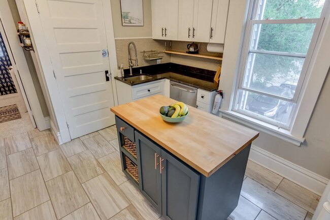 Building Photo - 3501 Cedar Ave S