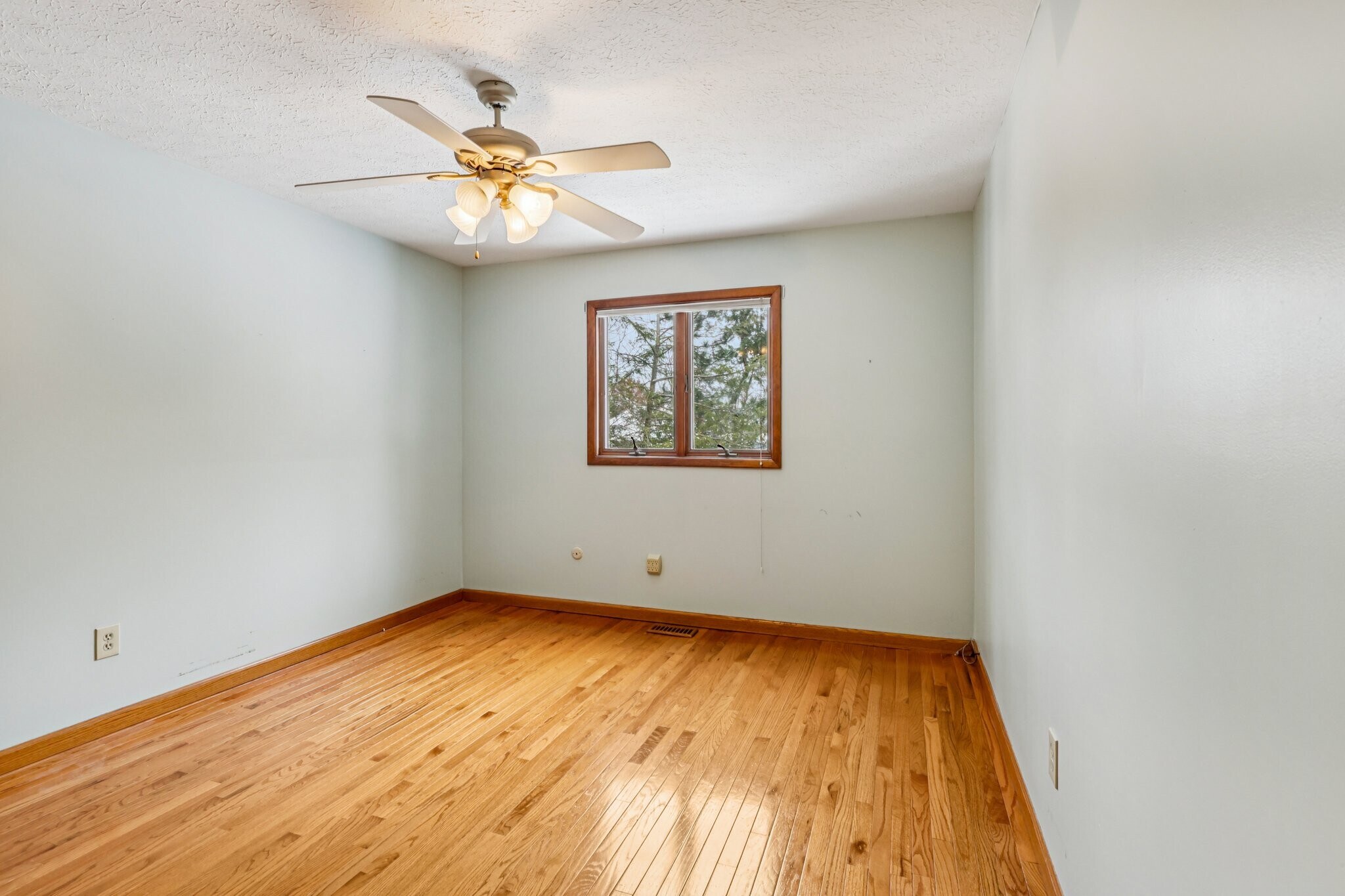 Building Photo - 6235 Sunnywood Dr