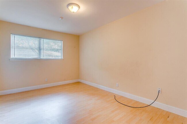 Building Photo - 1601 Holt St