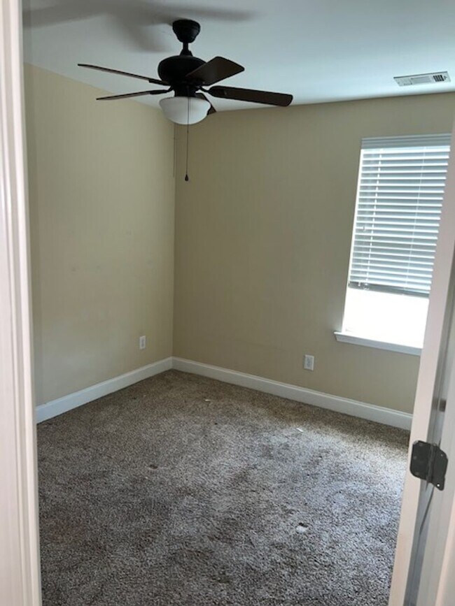 Building Photo - 3 bedroom/2.5 Bathroom Sugar Valley Townhome
