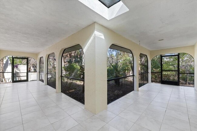 Building Photo - 5151 Oakmont Pl