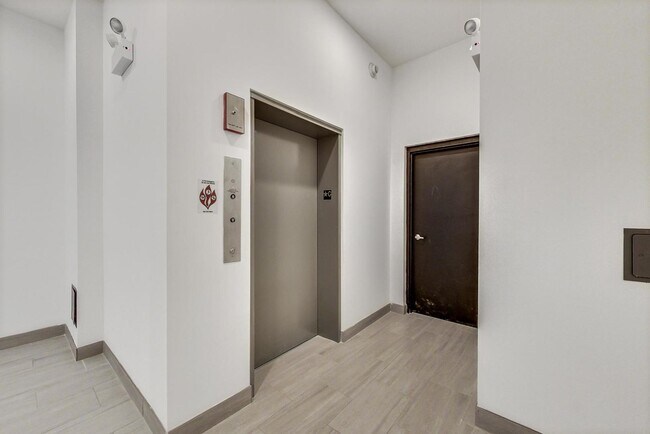 Building Photo - 2910 S Archer Ave