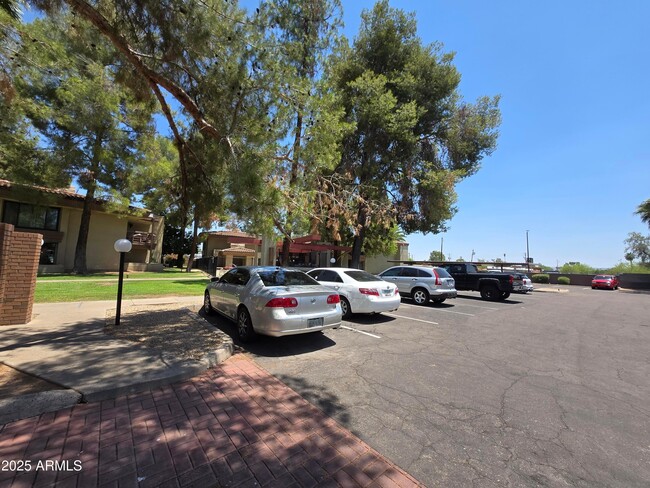 Building Photo - 5035 N 10th Pl