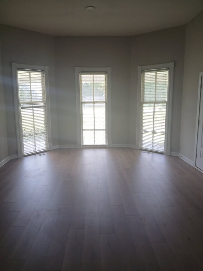 Building Photo - 3025 Belleville Rd