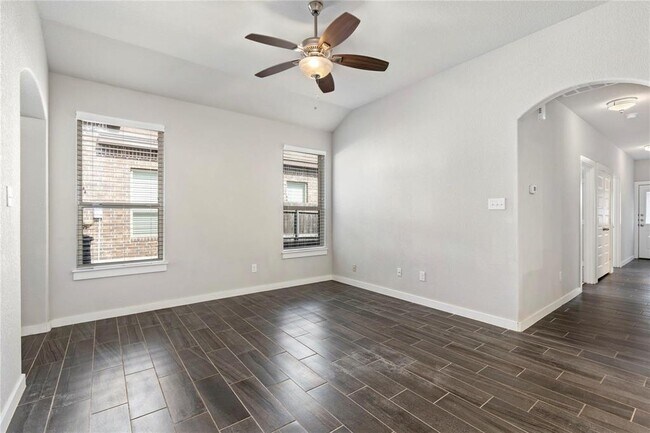 Building Photo - 334 Creekside Curve