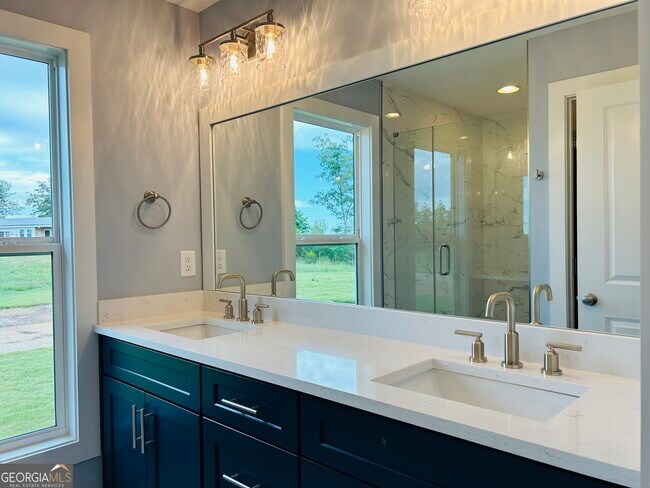 Building Photo - 425 Smokey Rd