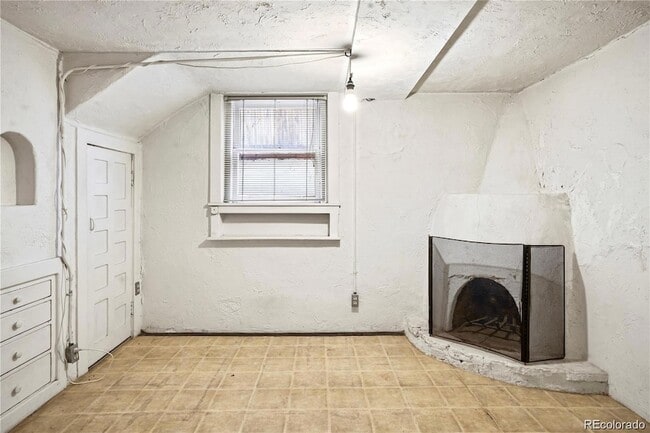 Building Photo - 840 Emerson St