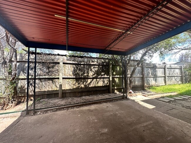 Building Photo - 2 bed unit okc