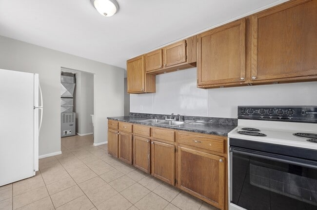 Building Photo - 12753 Georgiana Ave