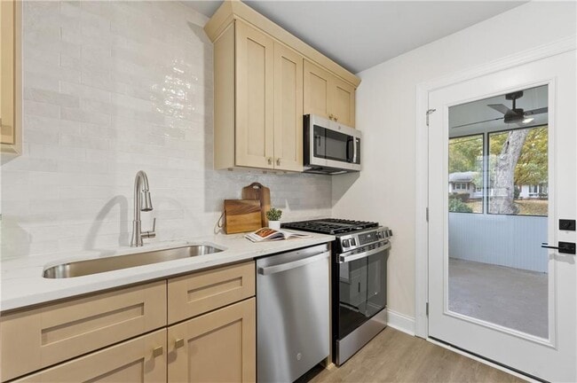 Building Photo - 180 Summit Ave SE