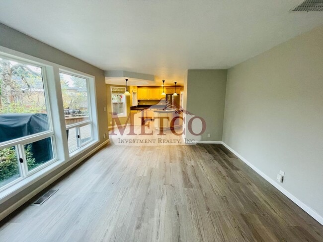 Building Photo - Beautiful 4 bedroom, 3 Bath House in Desirable Gilham Neighborhood!