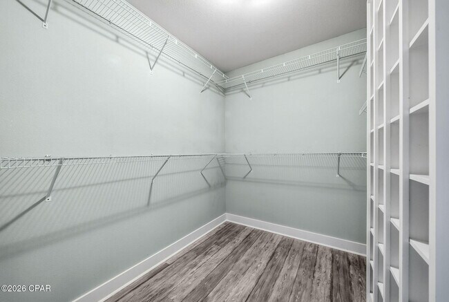 Building Photo - 415 Paradise Blvd