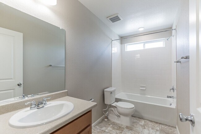 Building Photo - Contemporary 3 bedroom attached residence ...