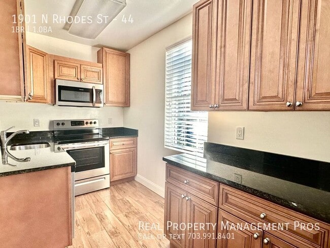 Building Photo - 1901 N Rhodes St