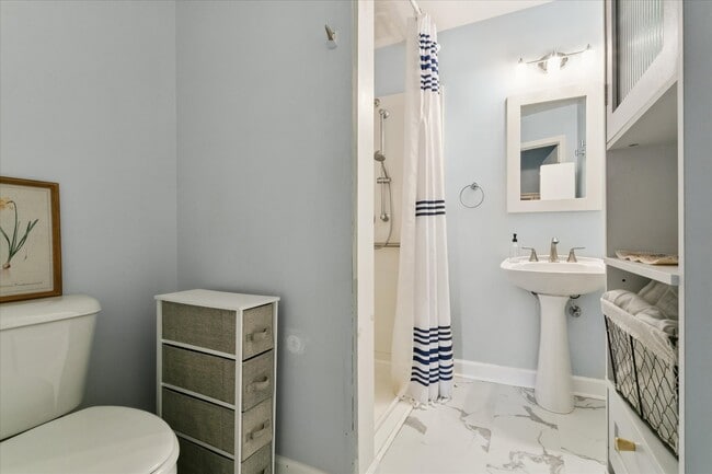 Building Photo - 18 S Greenfield Ave