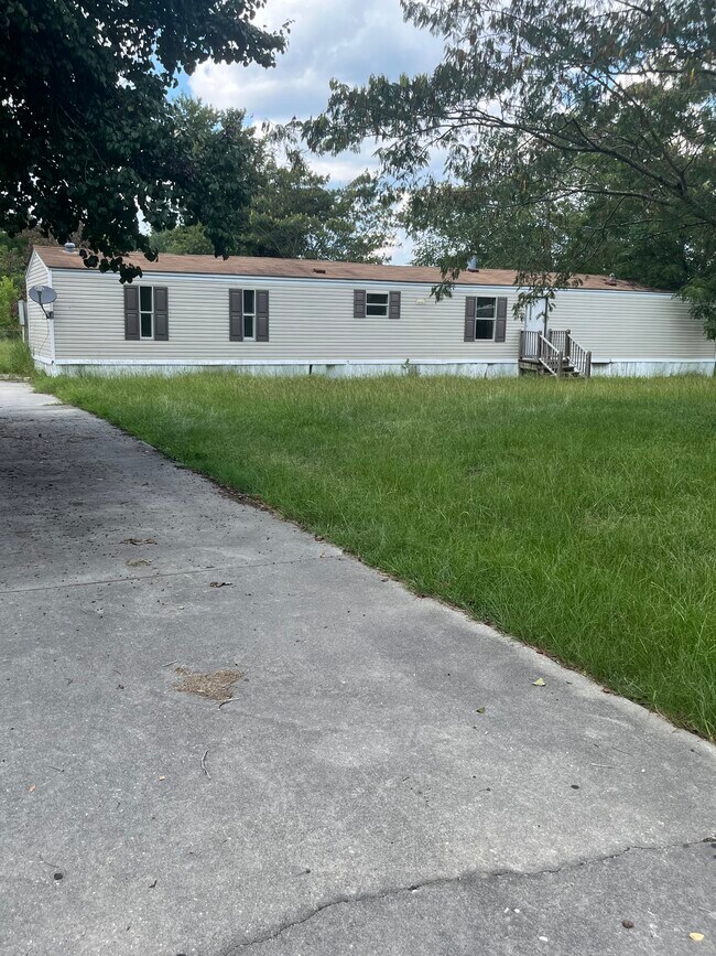 Building Photo - 1340 Turnpike Rd