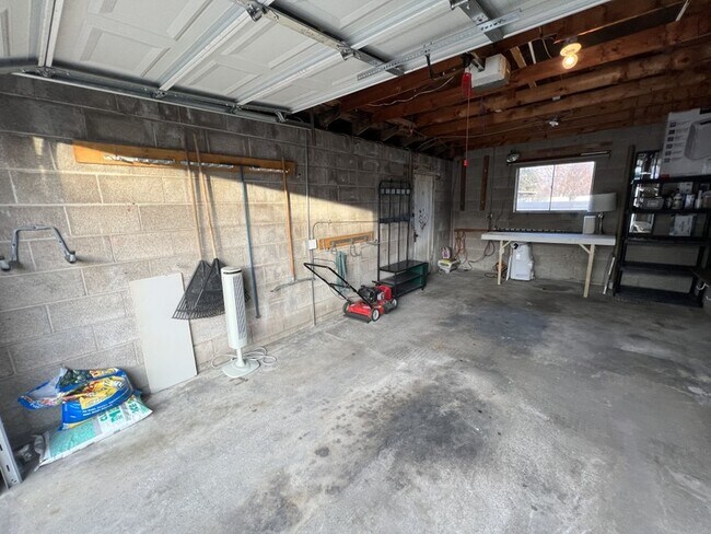 Building Photo - 160 Caveman Blvd