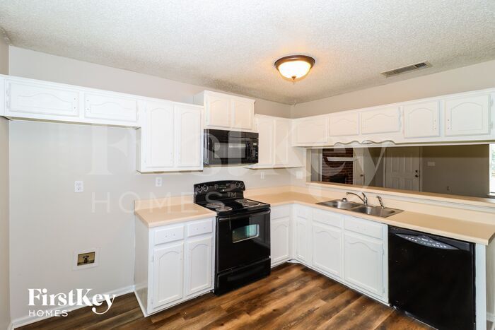 Building Photo - 7540 Spinola Ln