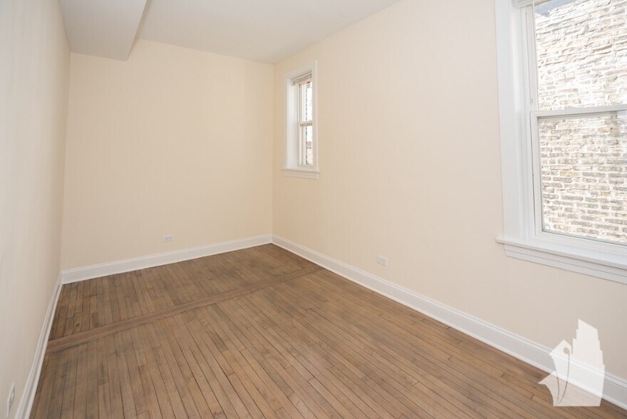 Building Photo - 2814 N Troy St
