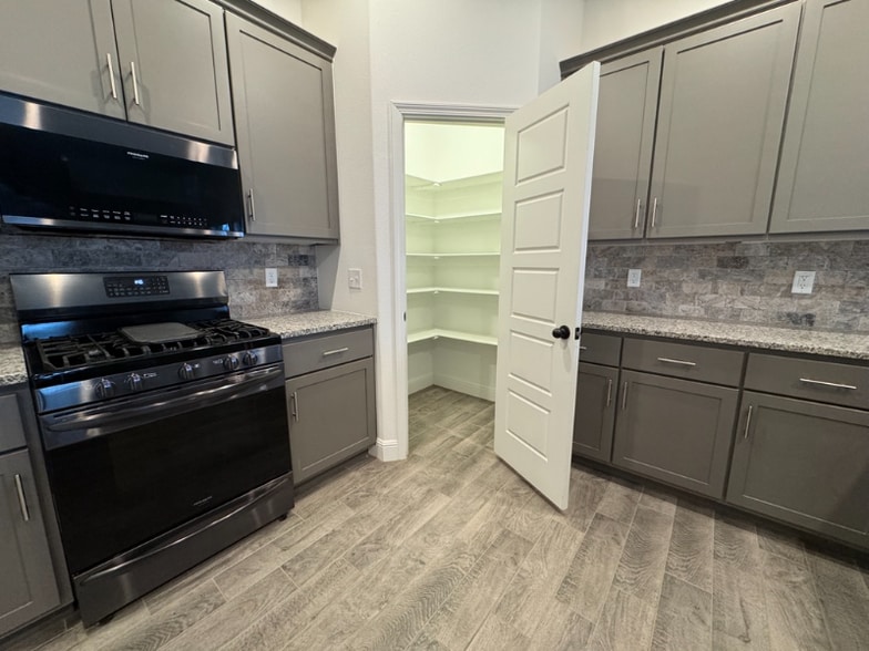 Building Photo - 424 NW 59th Ave