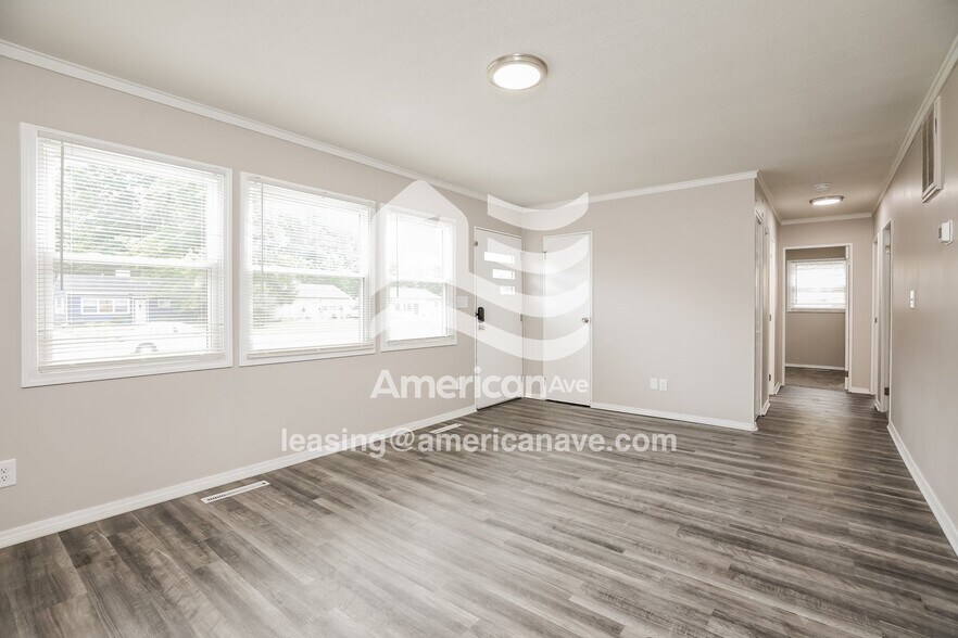 Building Photo - 4522 Riverside Dr