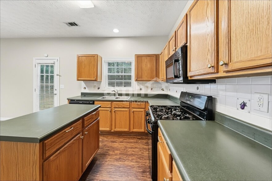 Building Photo - 834 Glen Abbey Dr