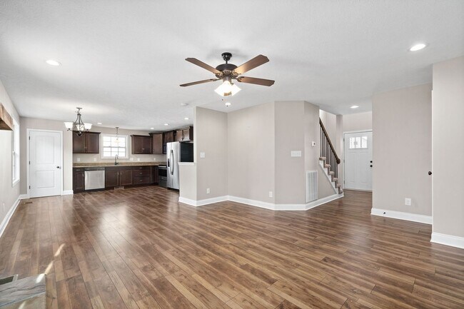 Building Photo - 1709 Rains Rd