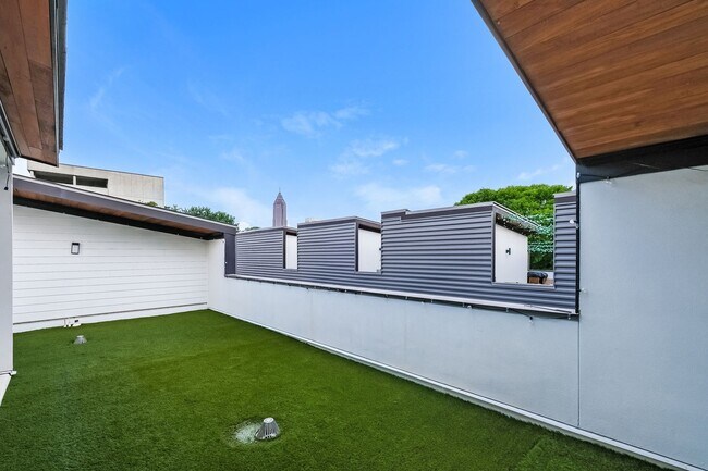 Building Photo - 50% OFF APPLICATION FEE! Sleek 2BR Townhome-Style Condo with Rooftop Deck