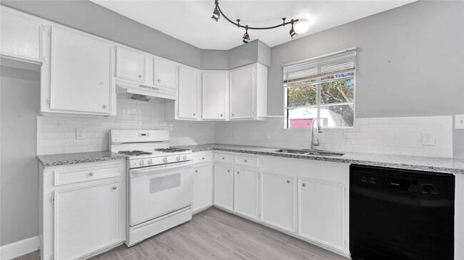 Building Photo - 4819 Hannas Reef Dr