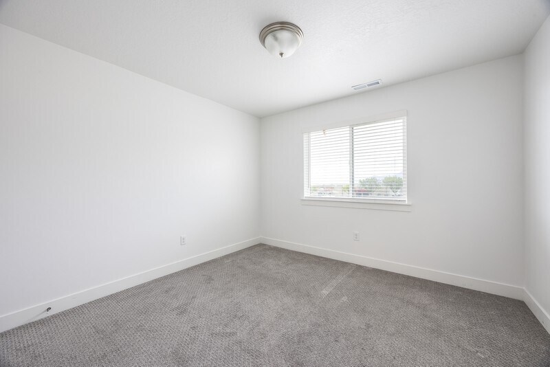 Building Photo - 1303 E 920 N