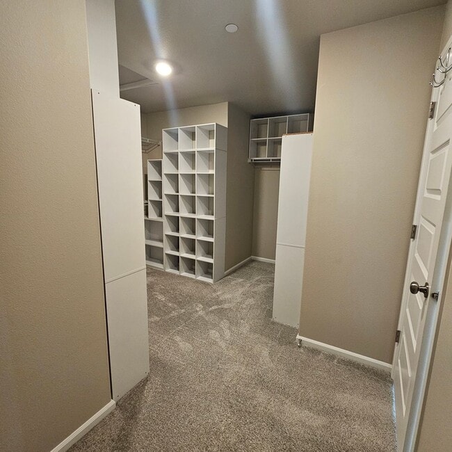 Building Photo - Beautiful 4-Bedroom Home with Spacious Loft, Fenced Yard & More!