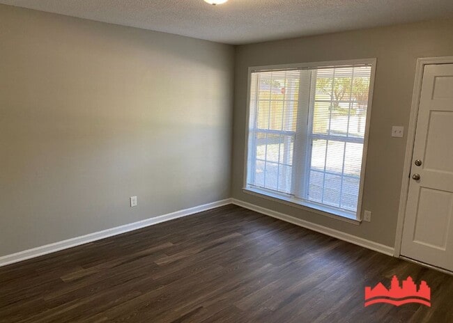 Building Photo - 5082 Chantilly Dr