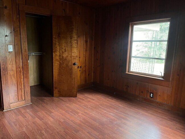 Building Photo - 1101 N Burton St