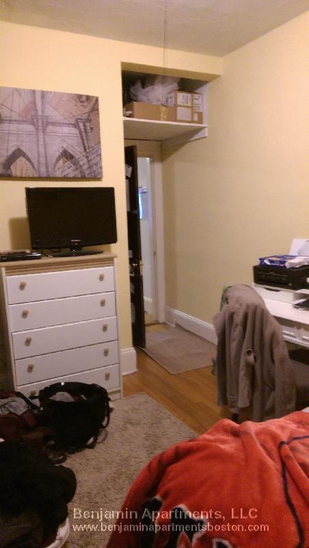 Building Photo - 463 Park Dr