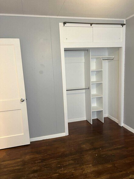 Building Photo - 3895 Quincy Ave