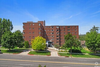 Building Photo - Great Condo in University Heights Now Avai...