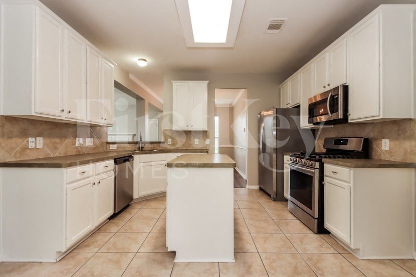 Building Photo - 3803 Oakwilde Cir