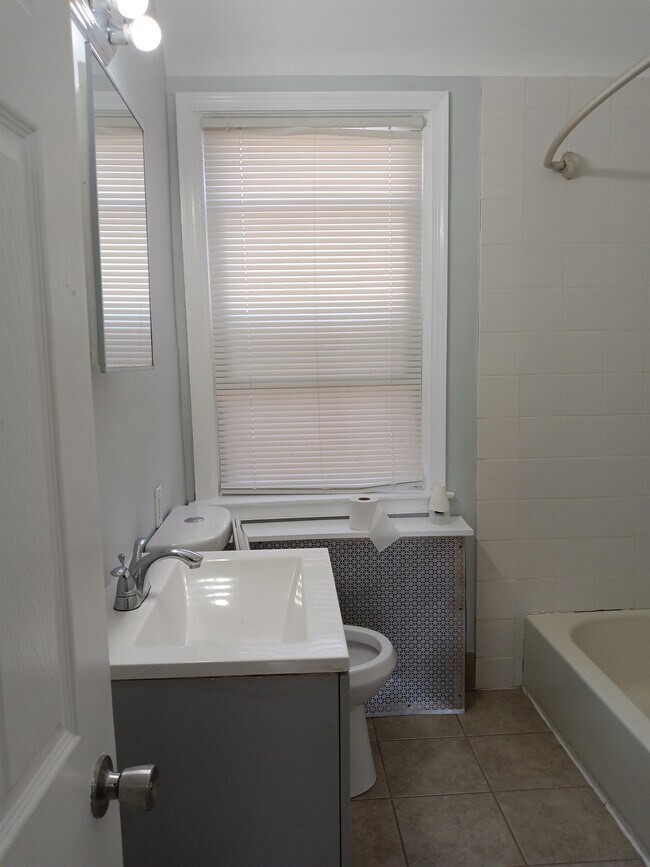 Building Photo - 4101 Kinsway