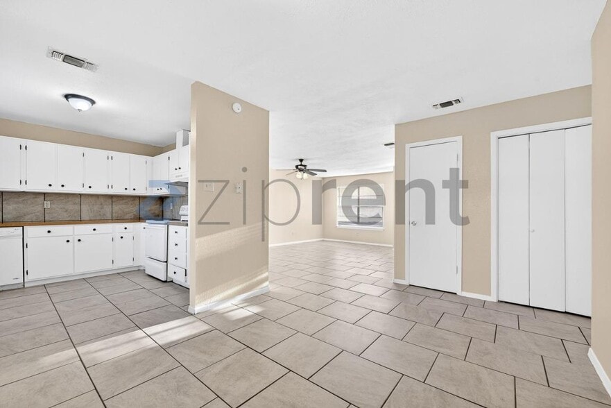 Building Photo - 3225 Crites St