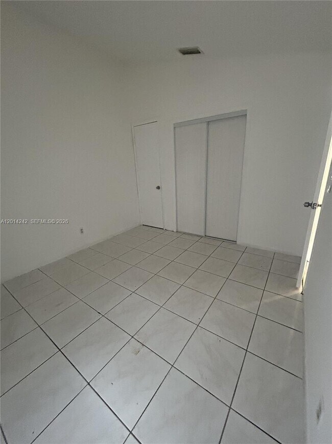 Building Photo - 6804 SW 37th St