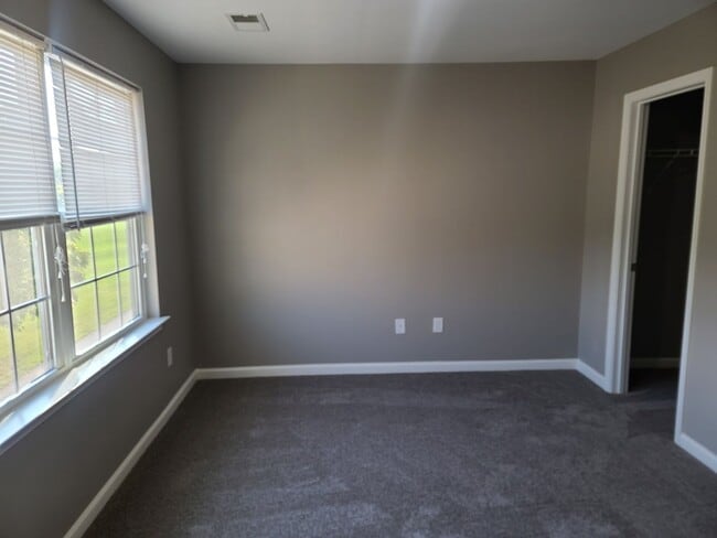 Building Photo - 3 Bedroom 2 1/2 bath Townhome for Rent in Waynesboro