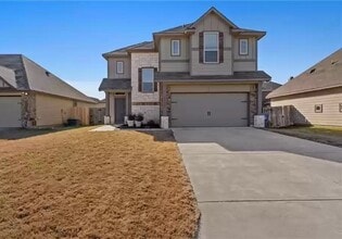 Building Photo - 10712 Fallbrook Rd