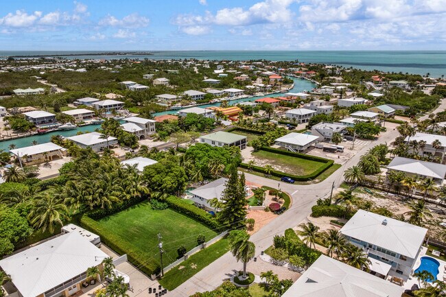 Building Photo - 235 W Seaview Cir