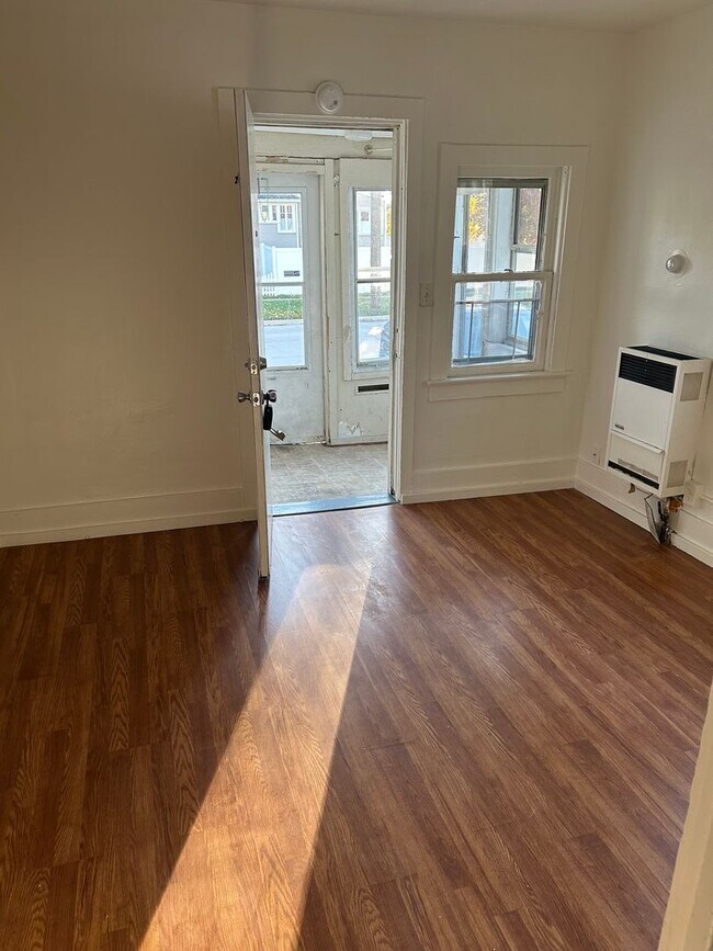 Building Photo - 628 Washington St