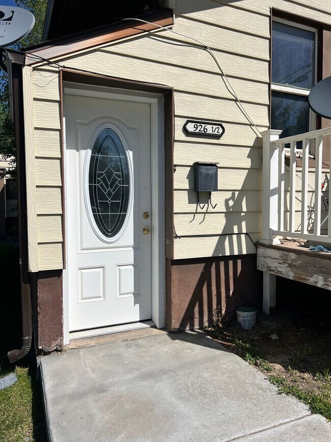 Building Photo - 926 E Halliday St