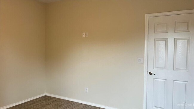 Building Photo - 4902 N Hiawatha Dr