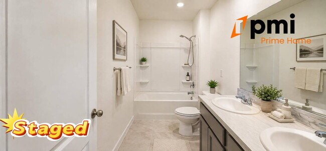 Building Photo - Stunning 5-Bedroom single family Home in Tavares | Spacious Layout & Modern Comforts